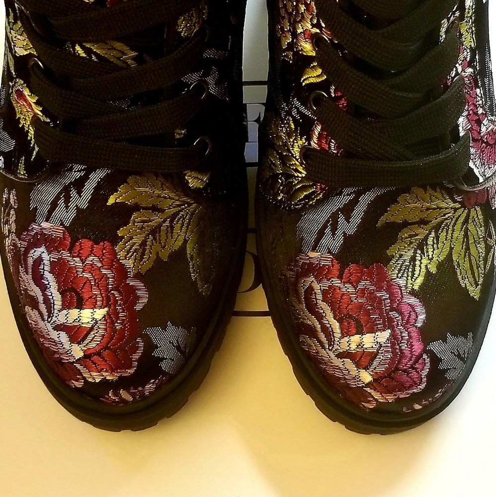 🎈HP🎈Steve Madden Lace-Up Block Heel Booties - Picture 5 of 5